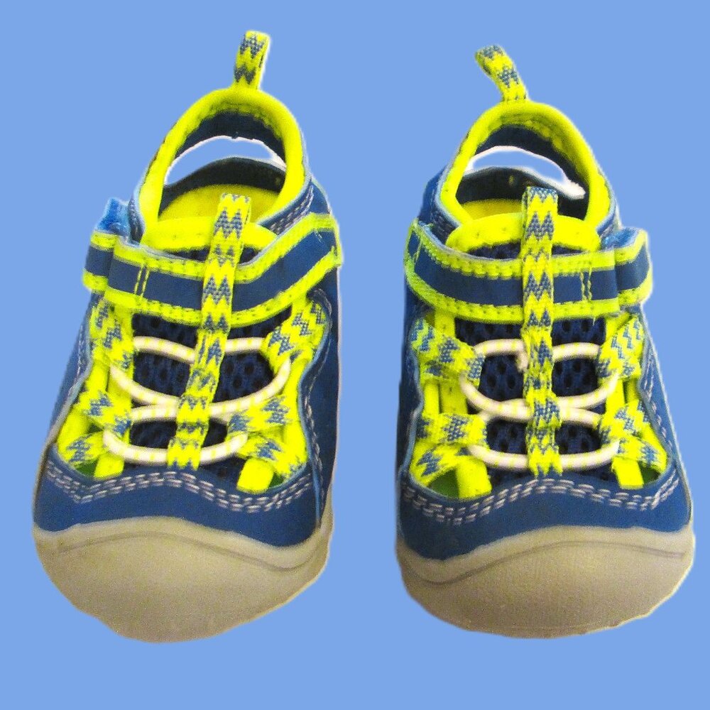 Size 3 Carter's childs breathable velco closure breathable cutout back tennis sh